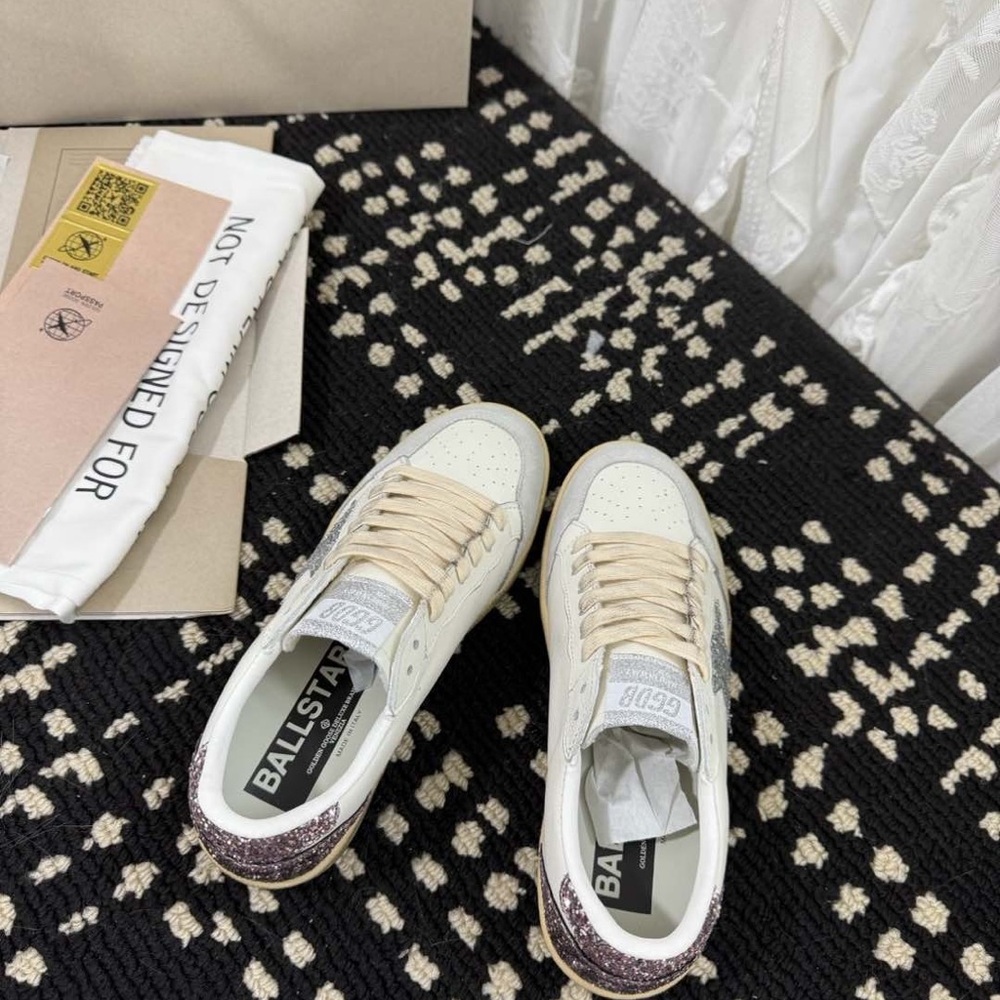 Golden Goose Super Star Leather Sneakers - Picture 5 of 7